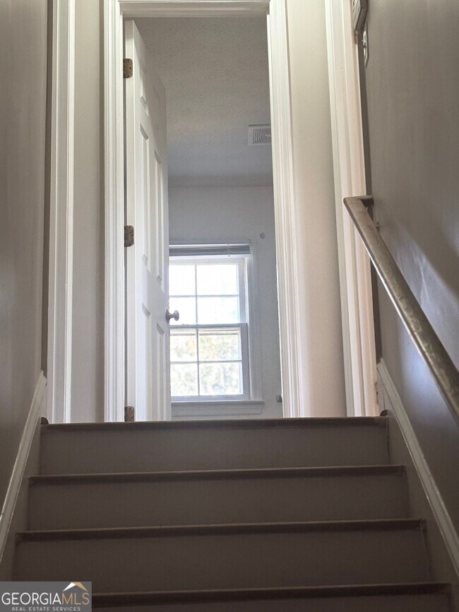 Building Photo - 256 Frederick Dr