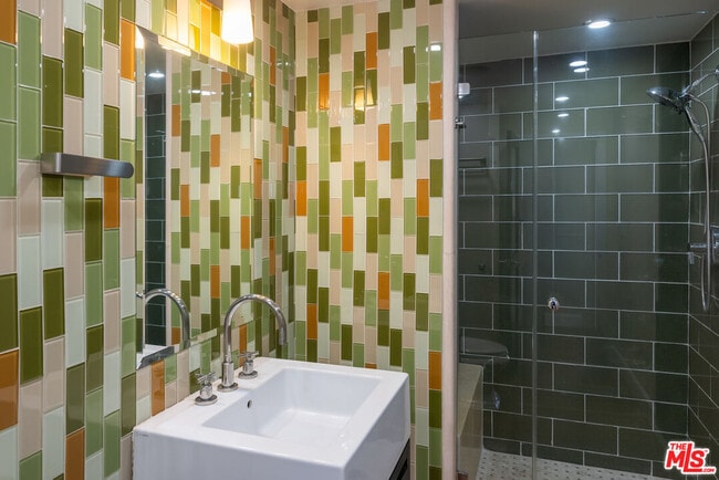 Building Photo - 2220 Ave of the Stars