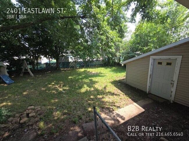 Building Photo - 2401 Eastlawn St