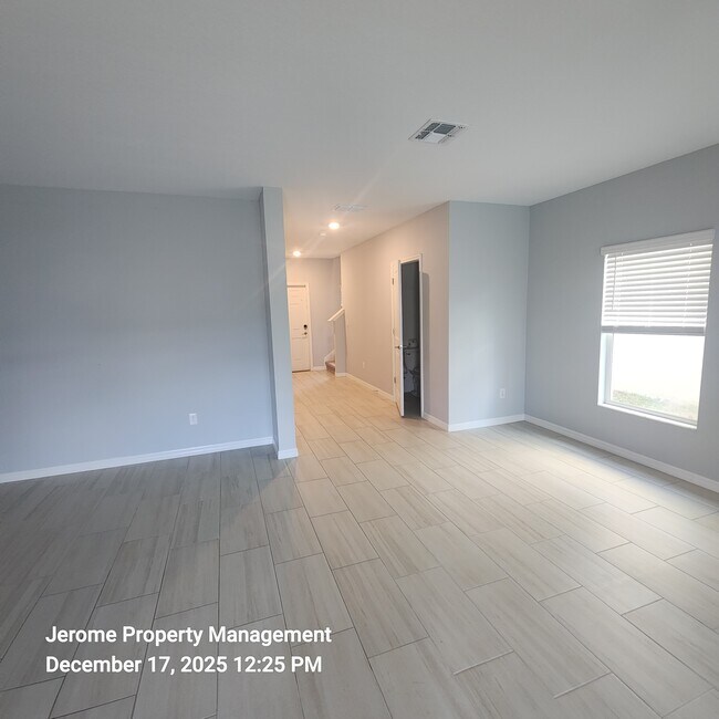 Building Photo - 2546 Leonia Ln