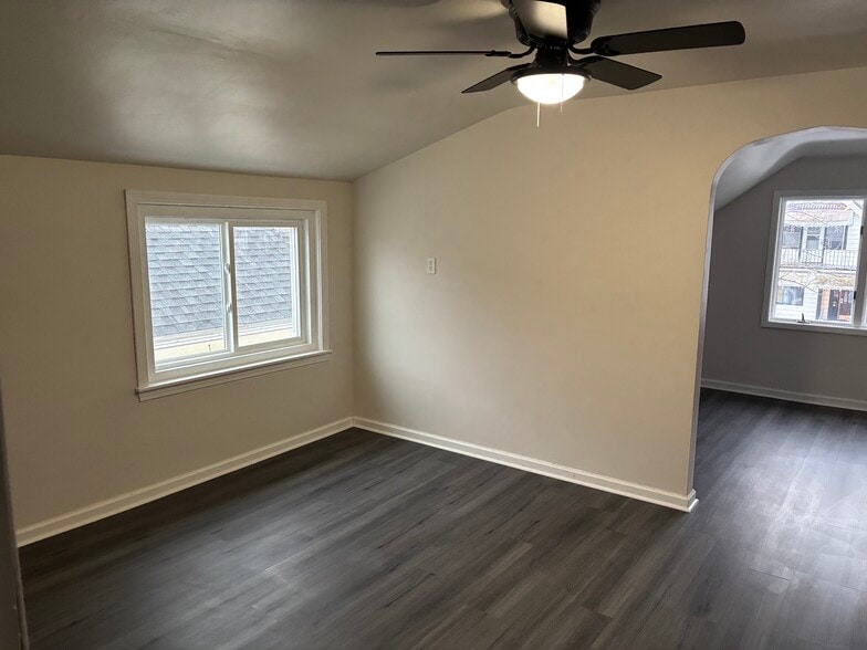 Building Photo - 70 Ivanhoe Rd