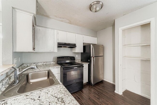 Building Photo - 10100 Brownie Dr