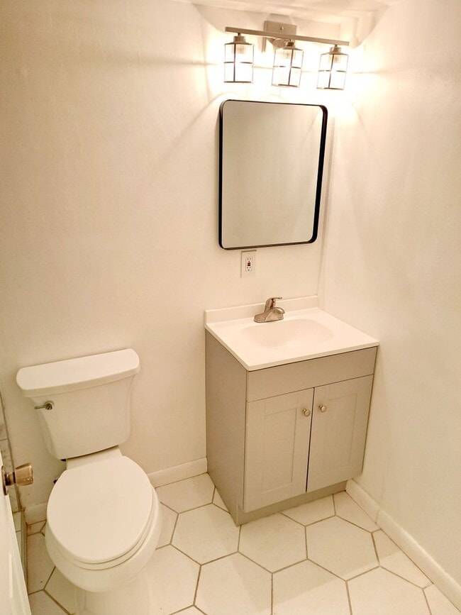 Building Photo - 2bed / 2ba condo - Price Reduced