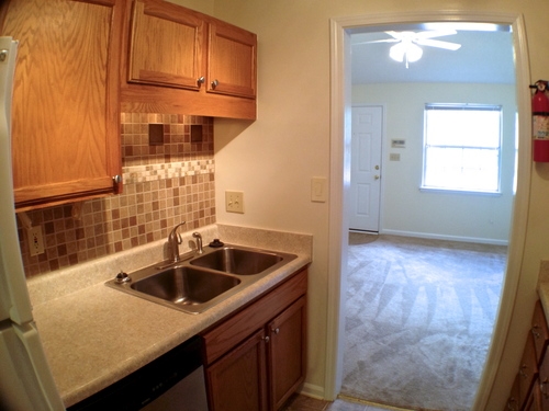 Kitchen - Cross Creek Apartments