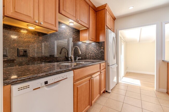 Building Photo - 1384 Rosita Rd