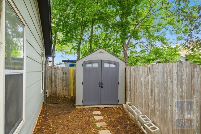 Building Photo - 13009 Lamplight Village Ave