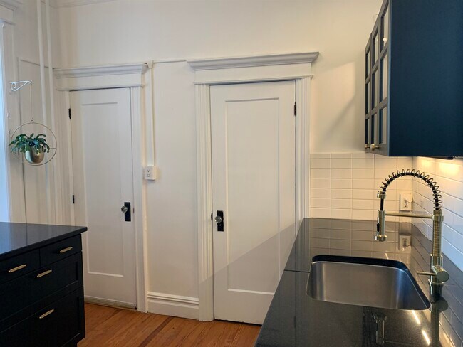 Building Photo - 284 4th St