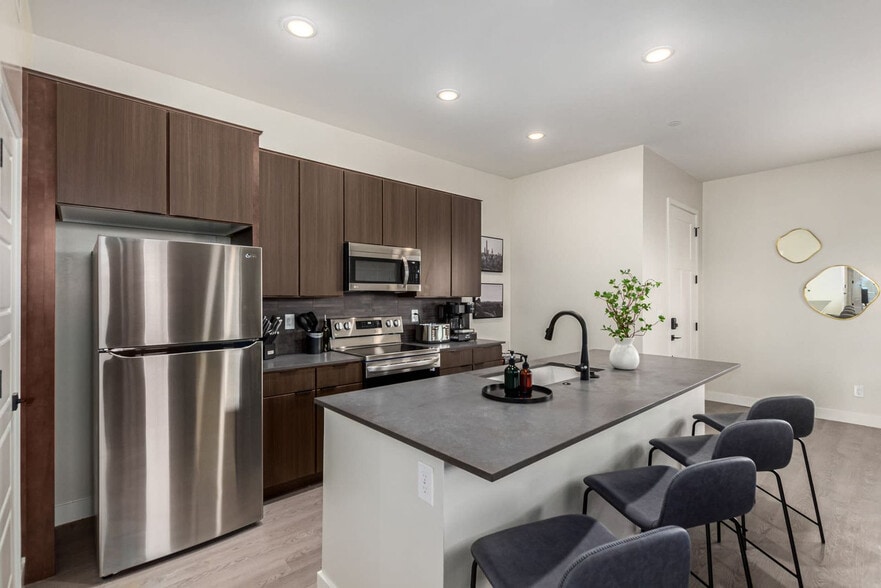 Building Photo - 6249 E Pinnacle Vista Dr