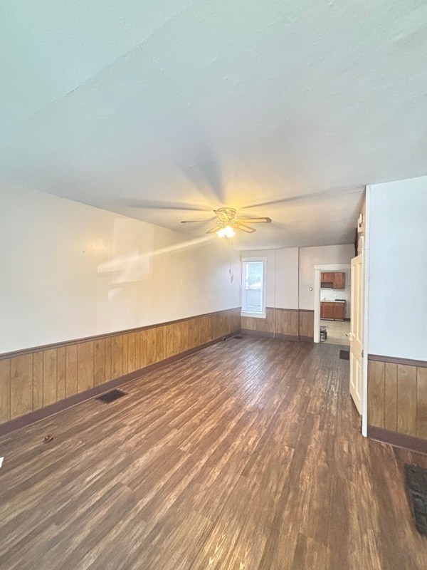 Building Photo - 407 E Strawberry St