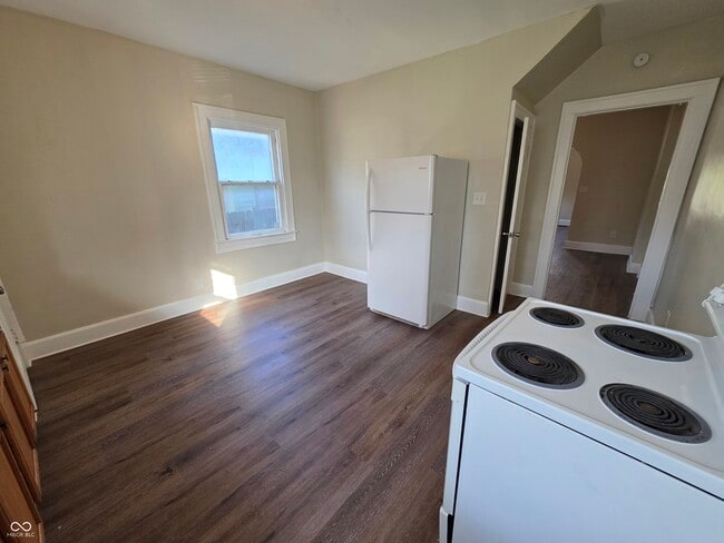 Building Photo - 316 N Denny St