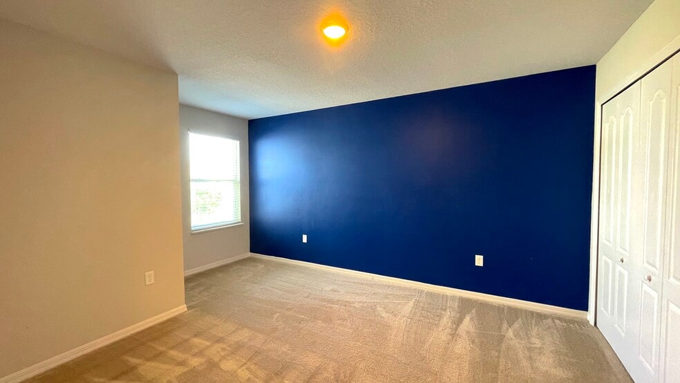 Building Photo - 301 Primrose Dr