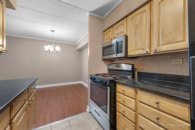 Building Photo - 300 S Roselle Rd