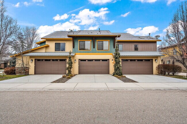 Building Photo - 923 S Lone Willow Ave