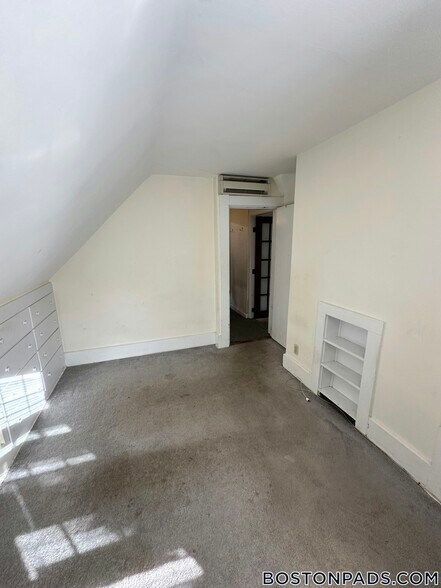 Building Photo - 256 Lowell Ave