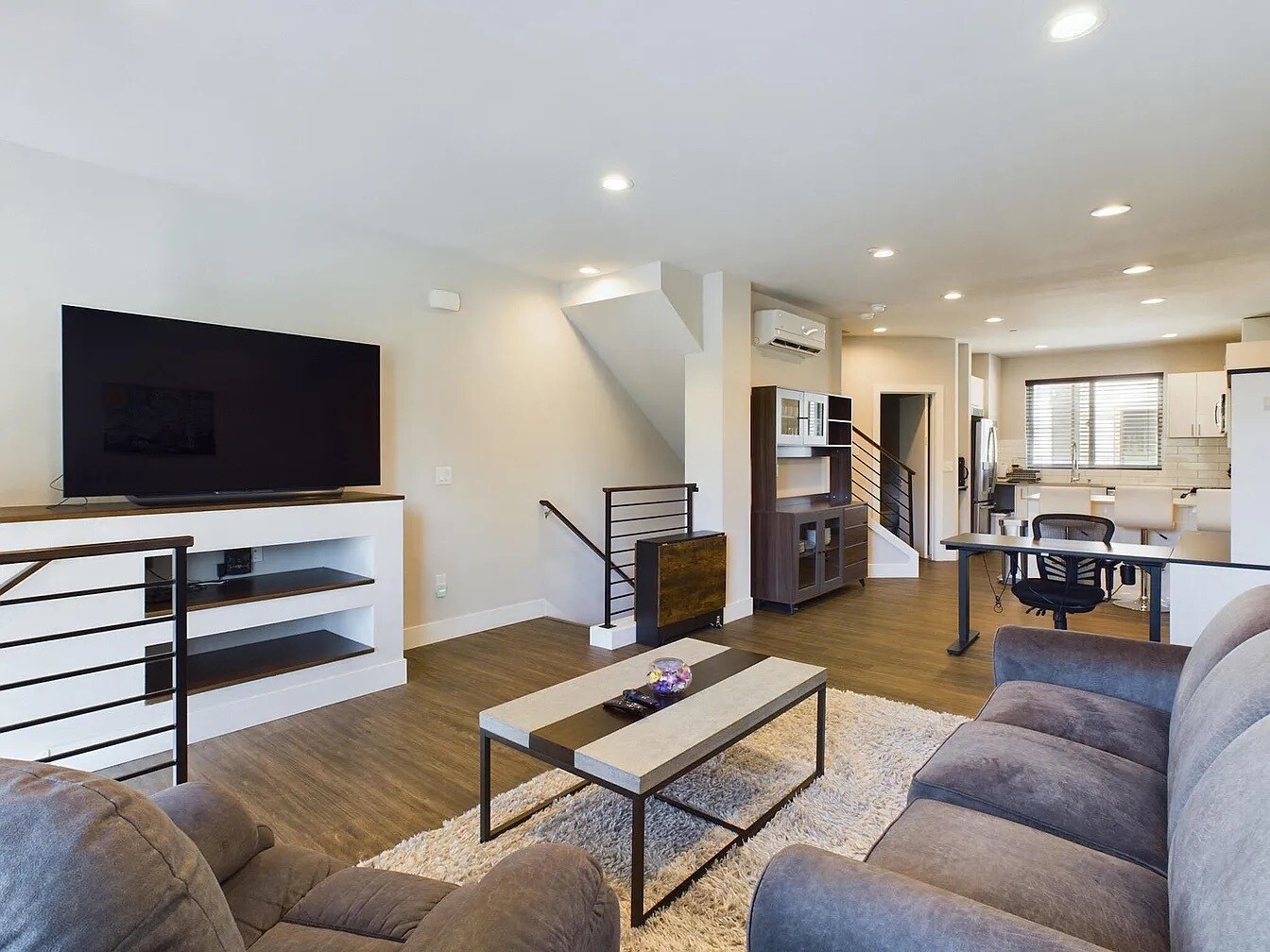 Entry Foyer / Corridor - 510 Coho Walk SE