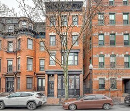 Building Photo - 70 Clarendon St