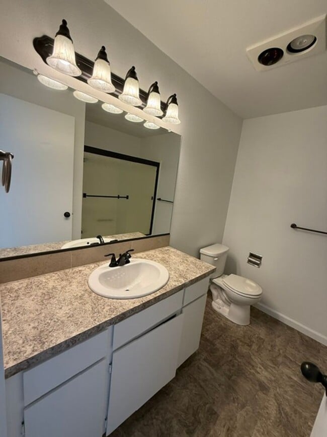 Building Photo - TLD184