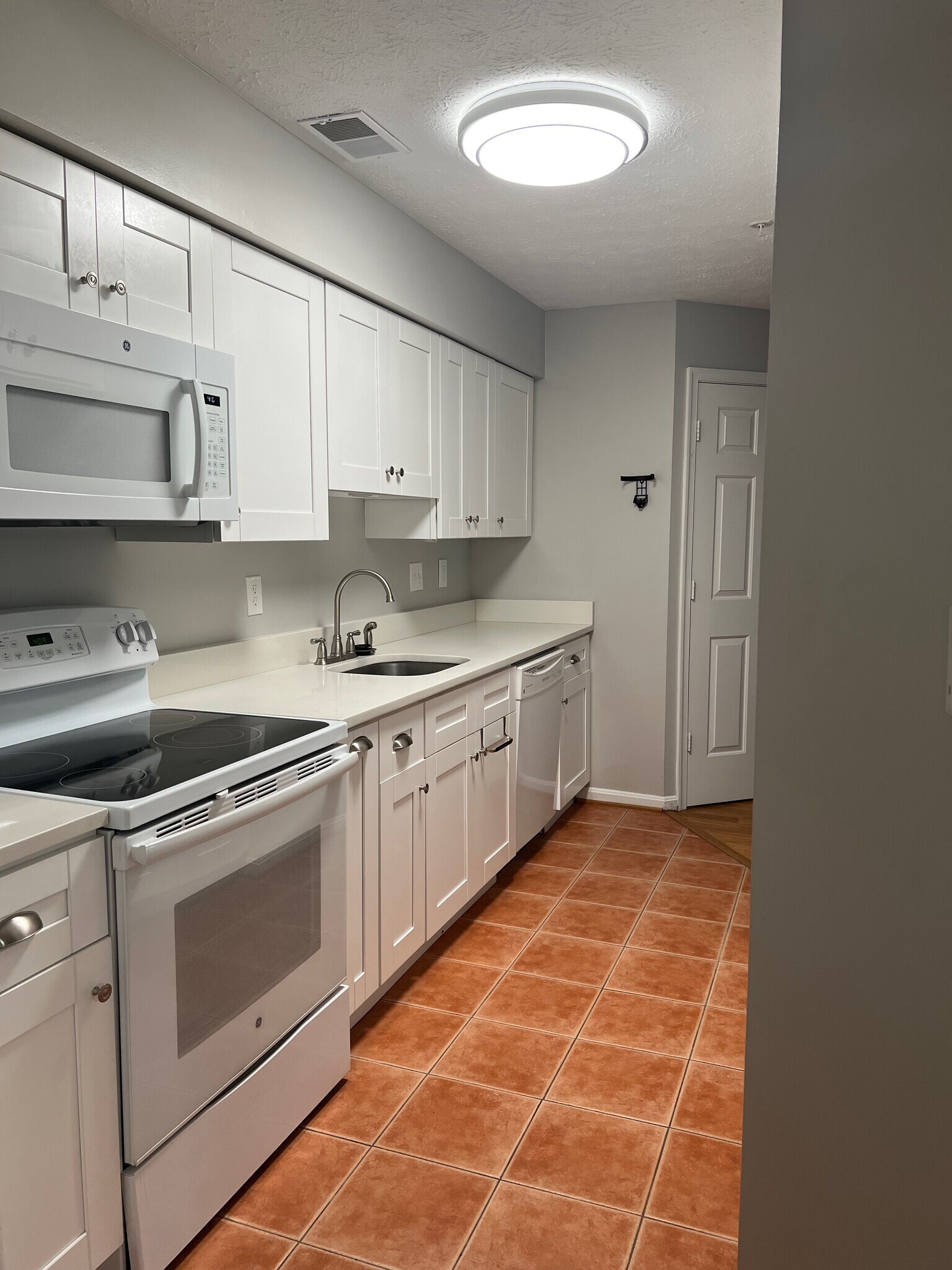 Building Photo - 3704 Excalibur Ct