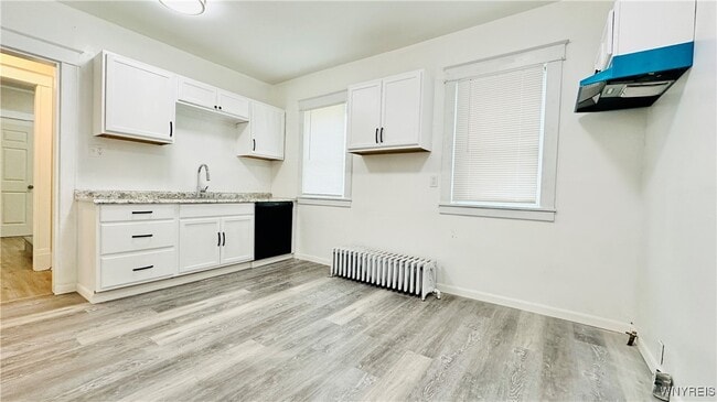 Building Photo - 701 Cedar Ave