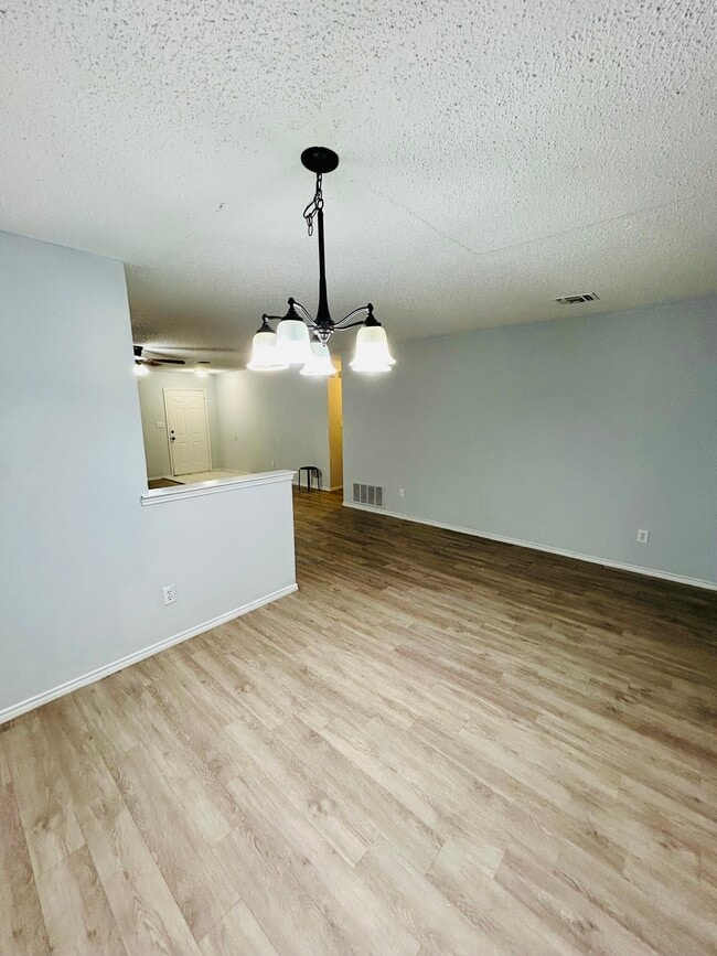 Building Photo - 4404 Courtside Dr