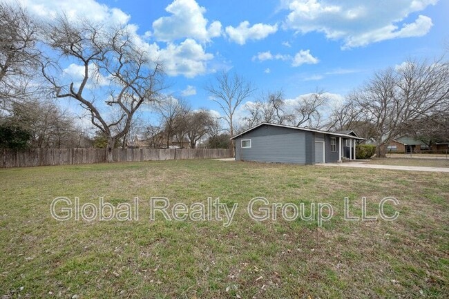 Building Photo - 505 Oasis St