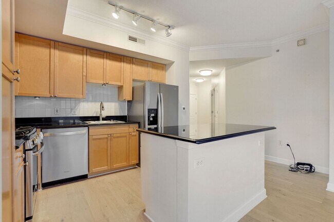 Building Photo - Professionally Managed and Updated// 2 Bedroom 2 bathroom Condo// Logan Circle! // Garage Parking...