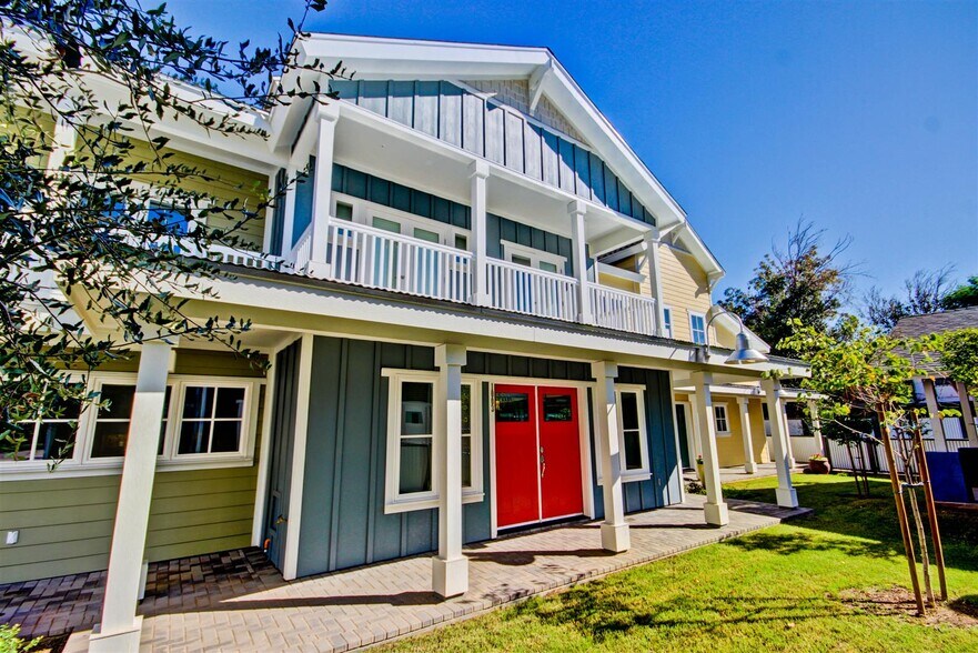 Building Photo - 925 S Ash Ave