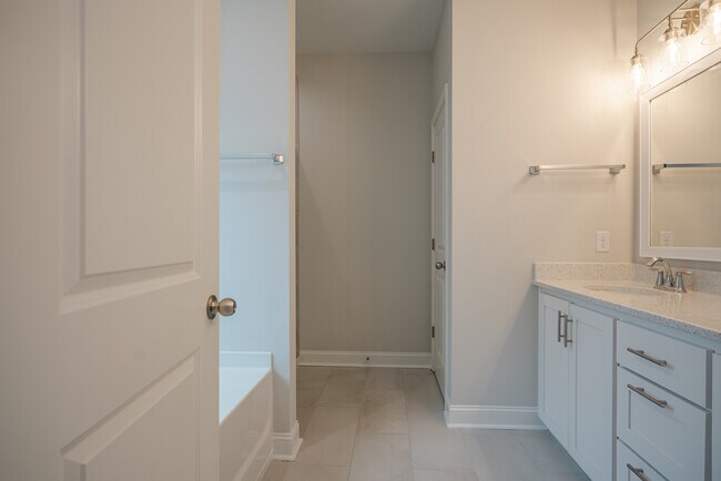 Building Photo - 106 Holland Dr