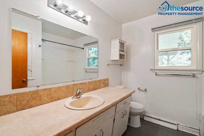 Building Photo - 3 Bedroom Brick Ranch