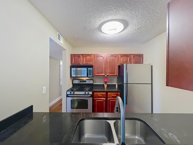 Building Photo - 2065 Dixie Belle Dr