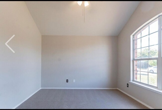 Building Photo - 4 Bedroom Single Family Home in Arlington....