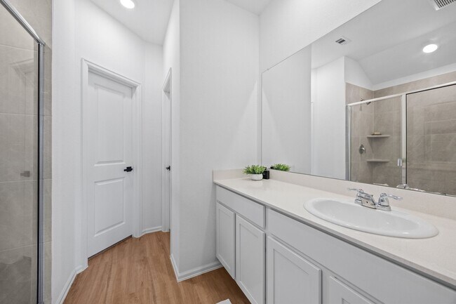 Building Photo - 2019 Iris Hls Ln