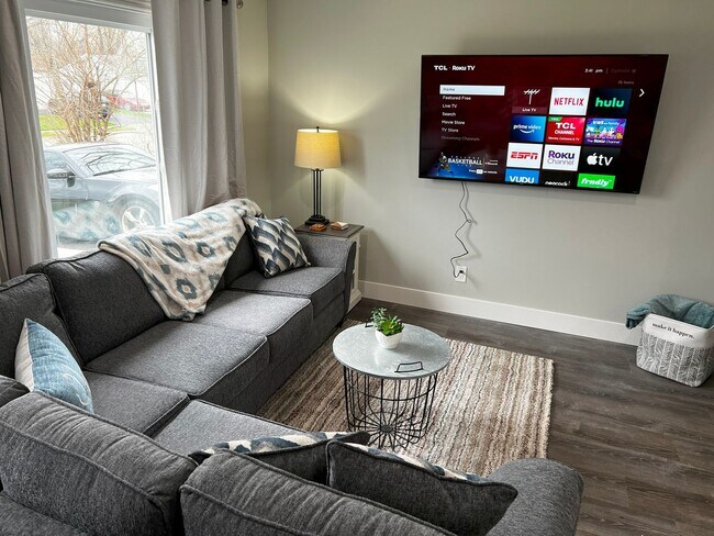 Building Photo - Fully Furnished rental with excellent central location in North cincinnati Suburbs