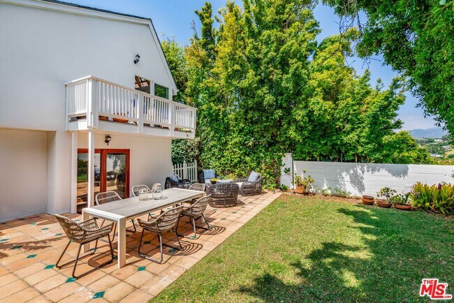 Building Photo - 17001 Bollinger Dr
