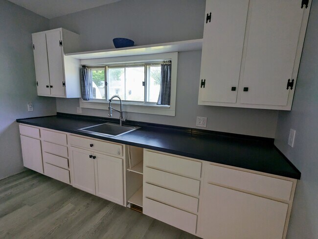 Kitchen - 413 N Maple St