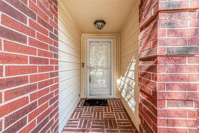 Building Photo - 6419 New World Dr