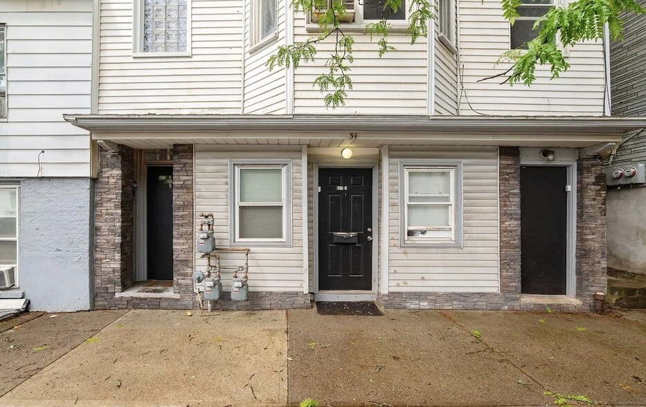 Building Photo - 31 Dana Ave