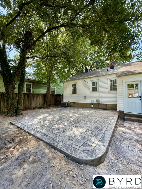 Building Photo - 4704 Cutshaw Ave