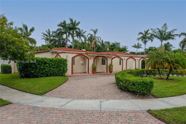 Building Photo - 1900 N Victoria Park Rd