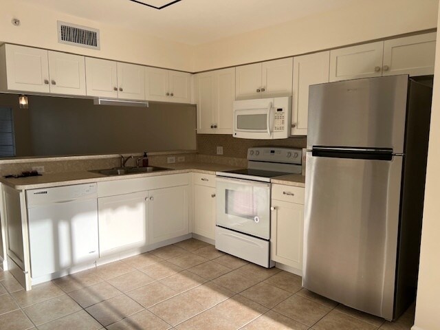 Building Photo - 4935 Sandra Bay Dr