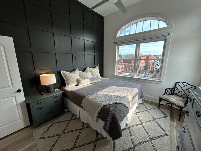 Building Photo - Beautifully Furnished 1/1 Apartment in Downtown Broad St.- $2,350