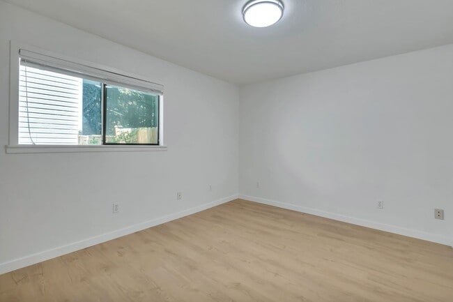 Building Photo - Charming 3 bed/1bath Lynnwood Home