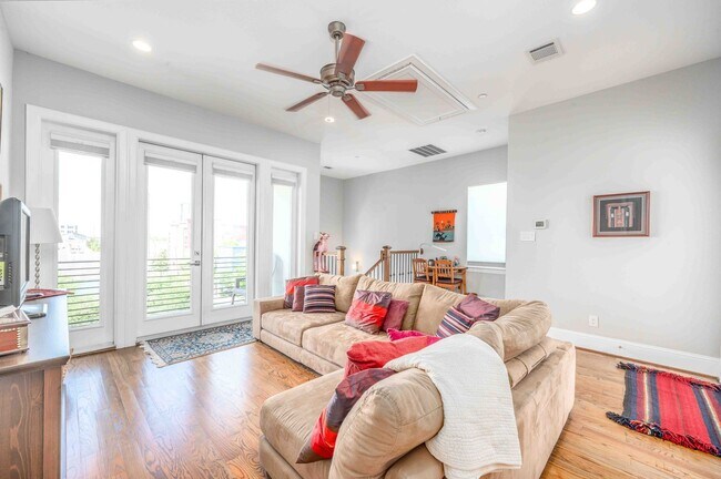 Building Photo - Luxury End Unit Rental with Elevator, Downtown Views, and Sky Deck ($150 off the second month!)