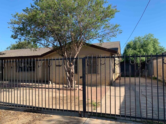 Building Photo - 1718 Willow St