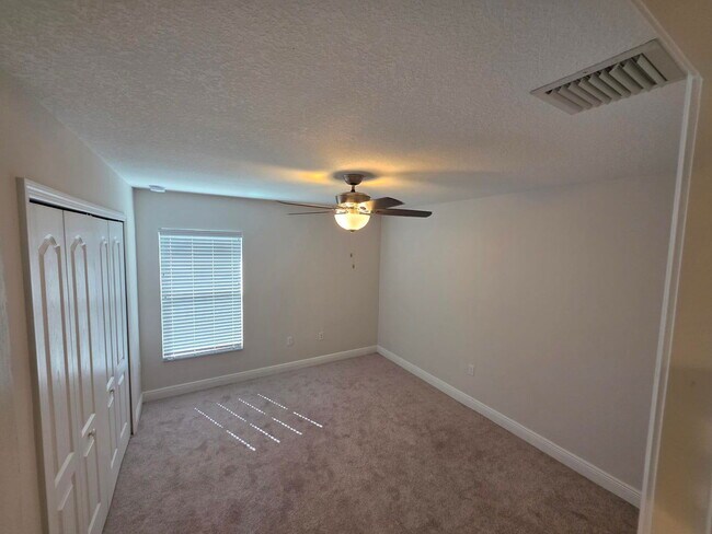 Building Photo - 5996 NW Baynard Dr