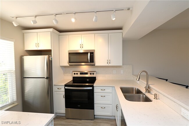 Building Photo - 1155 Mainsail Dr