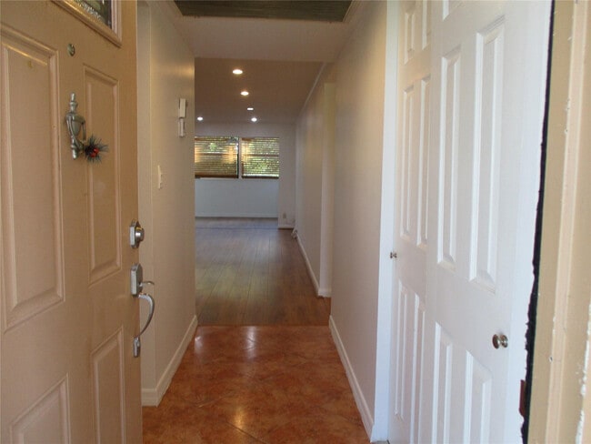 Building Photo - 9370 SW 8th St