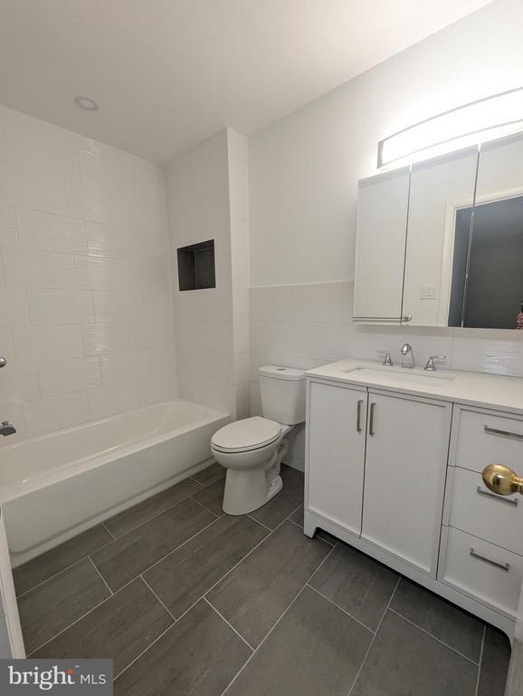 Building Photo - 988 Beechwood Pl