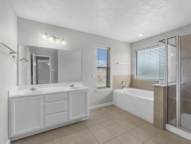 Building Photo - 6730 Crescent Creek Ln