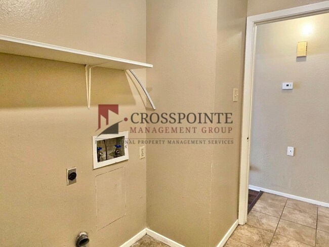 Building Photo - Tammy Lynn Dr Duplex